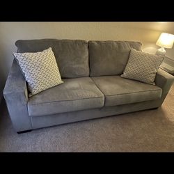 Like New Couch 