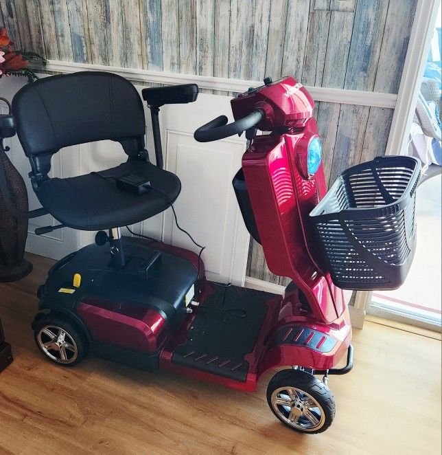 FOR SALE: WOOKEN SCOOTER