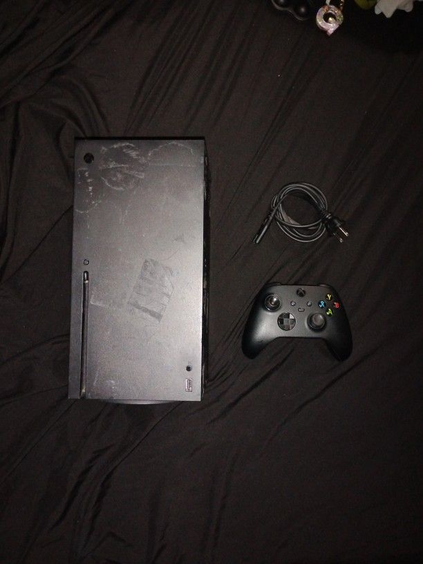 Xbox Series X 1tb (Headset Optional)