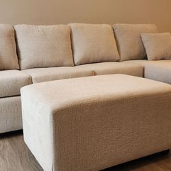   Seccional  With Free Ottoman 