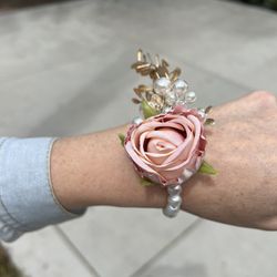 6 Bracelets / Vintage Bridal WRIST CORSAGES / IN BLUSH PINK & GOLD, PEARL BEADED