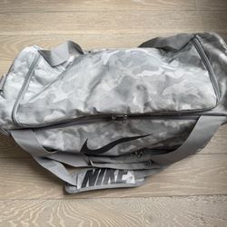 Nike Brasilia Medium Printed Training Duffel Bag in Cool Grey 60L