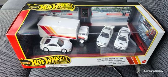 Hot Wheels Premium Toyota Diorama