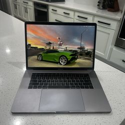 2018 MacBook Pro 15in  W/ Touchbar 512GB SSD 16GB Ram