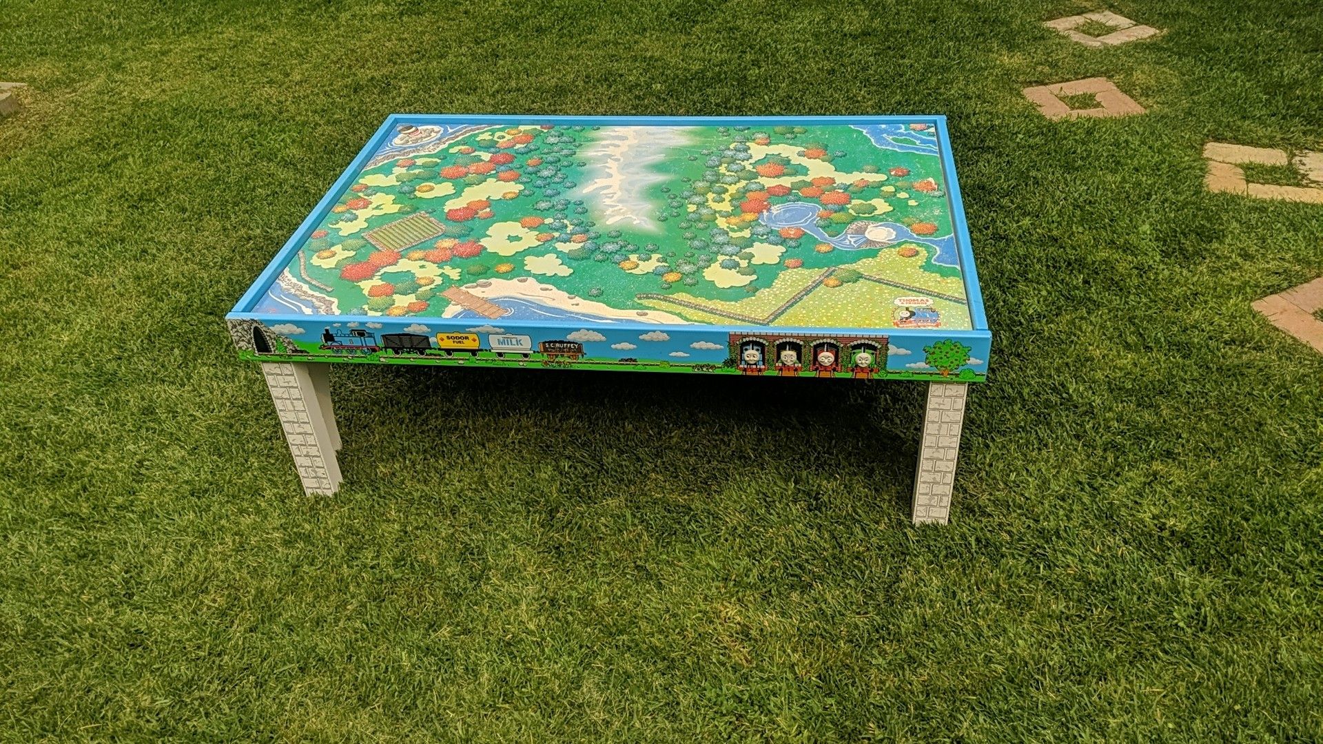 Thomas the Tank Engine and Friends Play Table
