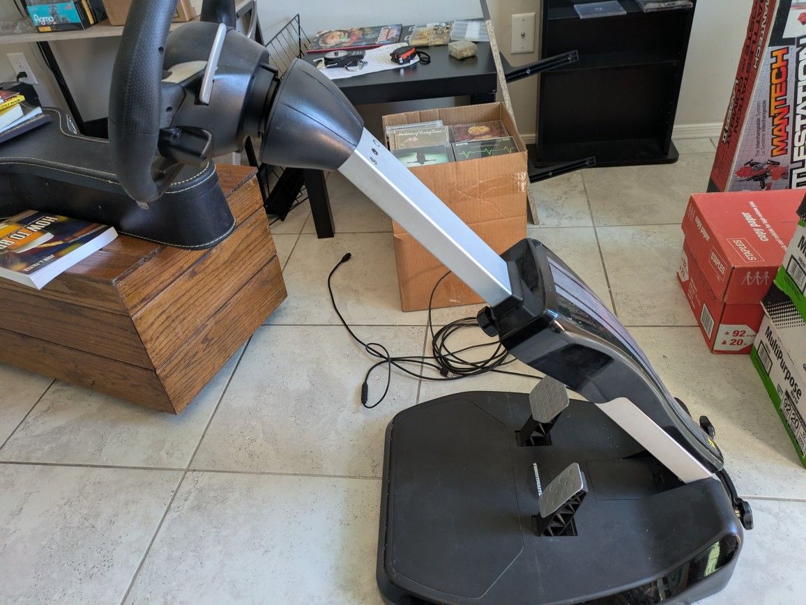 Xbox 360 Ferrari Official License Steering Wheel Simulator.