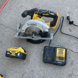 Dewalt Circular Saw Brushless 6ah Battery And Charger $200