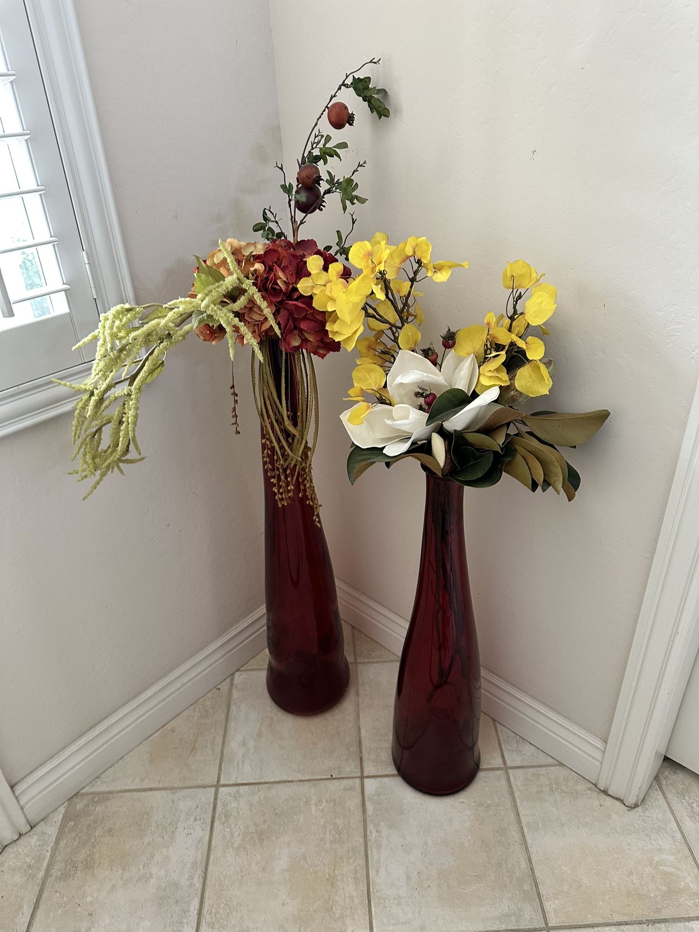 Vase Set With Flowers 