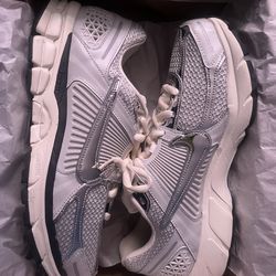 Size 12 Nike Vomero 5 sneakers
