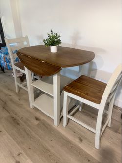 Table with 2 chairs
