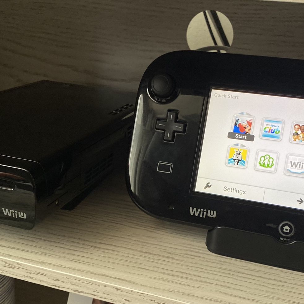 Nintendo Wii U (Black) with Games / Accessories for Sale in New York, NY -  OfferUp