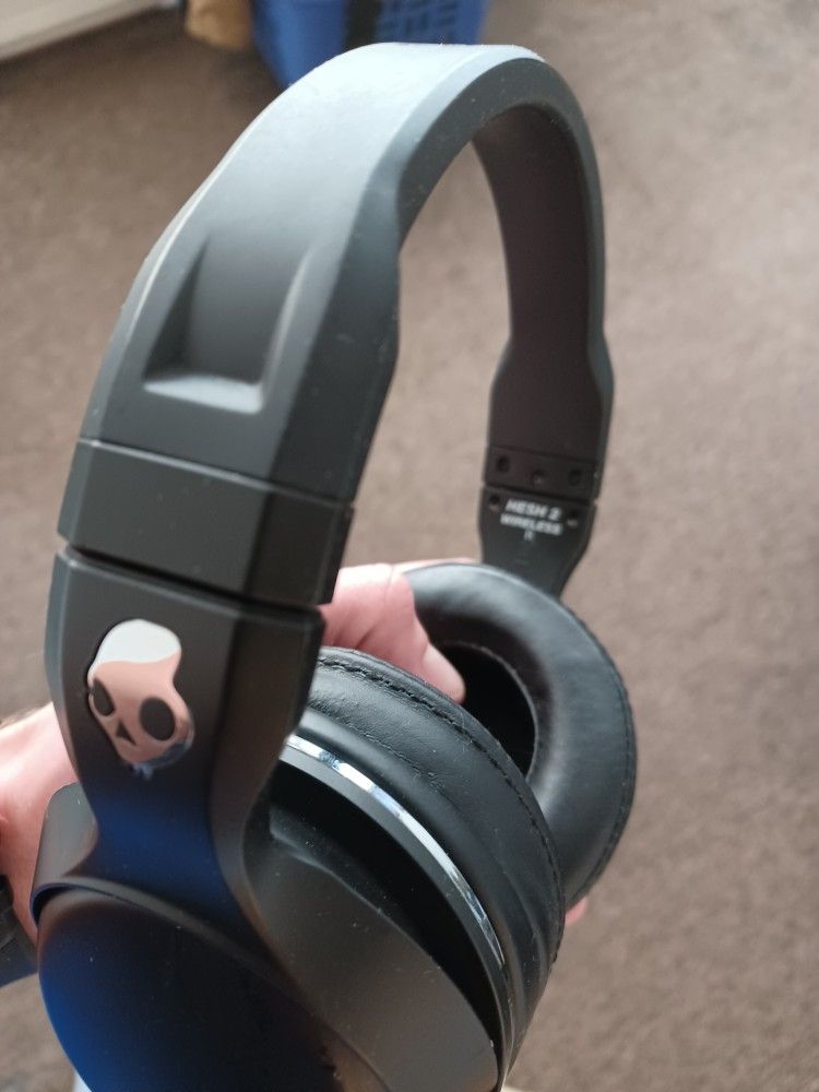 Skull Candy Hesh2 Bluetooth Headphones.