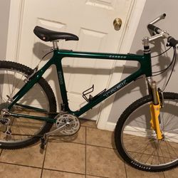 Trek 9800 OCLV CARBON  Frame 21 inches Wheels 26x2.10