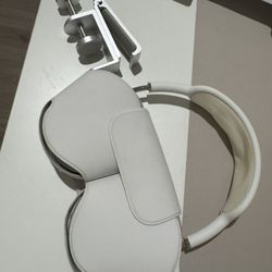 Airpods Max Silver with Desk hanger