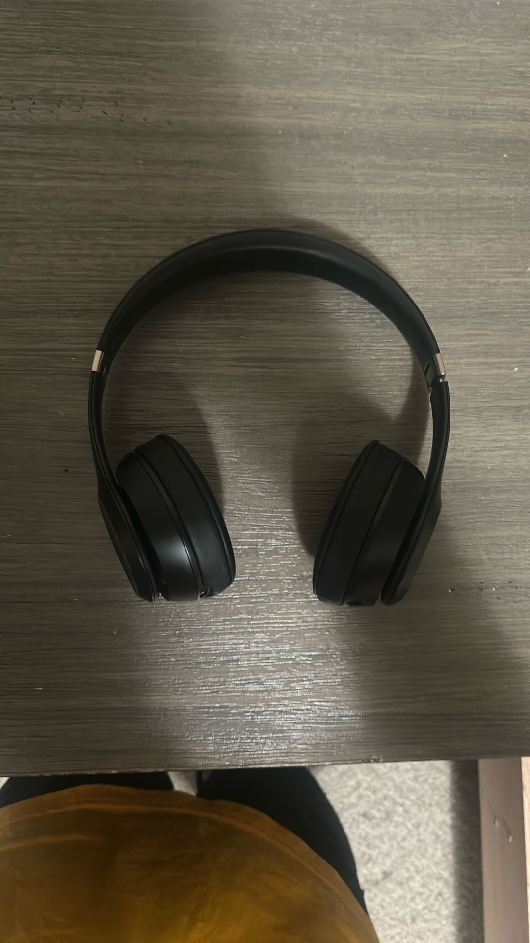 Like New Solo 4 Wireless Beat Headphones