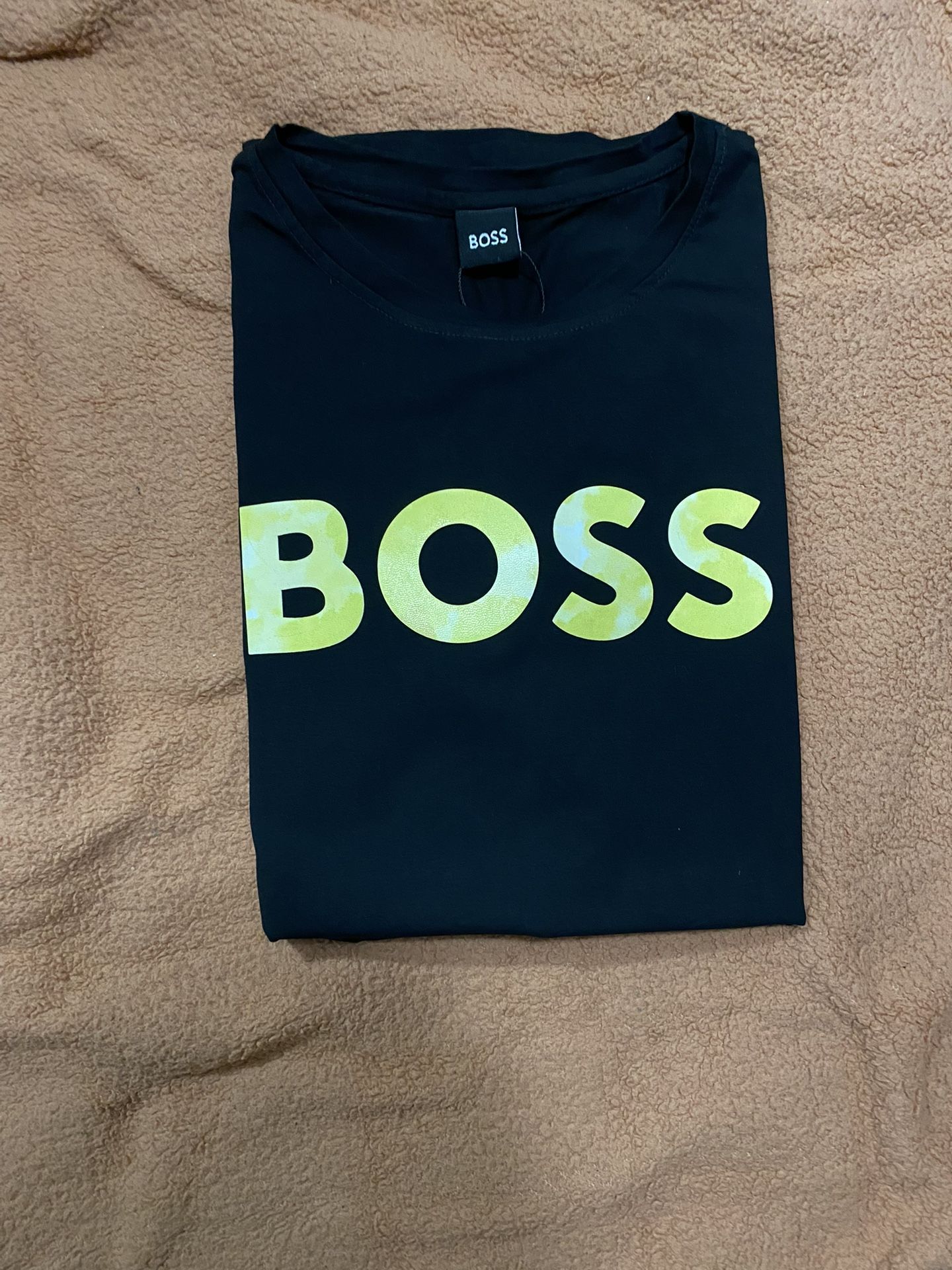 Black Hugo Boss T-shirt – Gold Logo Small