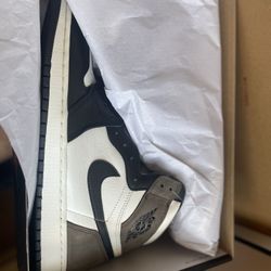 Jordan 1 Retro High Dark Mocha Sneaker 
