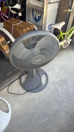 Lasko oscillating fan