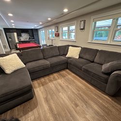 Sectional Couch with Chaise