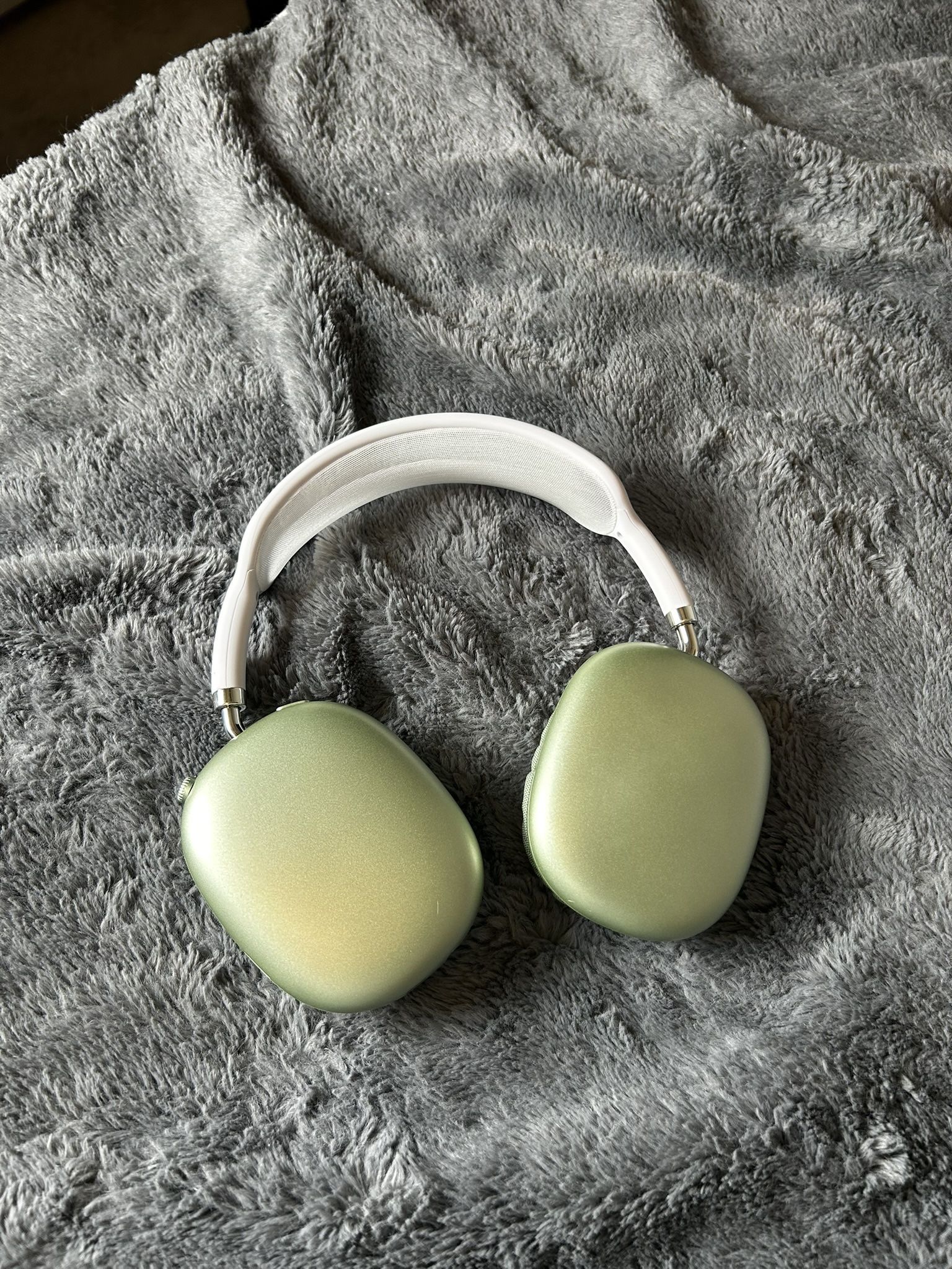 NEW AIRPOD MAX HEADPHONES