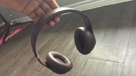 beats studio pro (willing to work with another price)