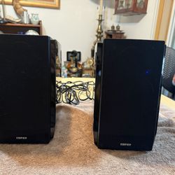 MINT Edifier R1850DB Active Bookshelf Speakers w/ Bluetooth