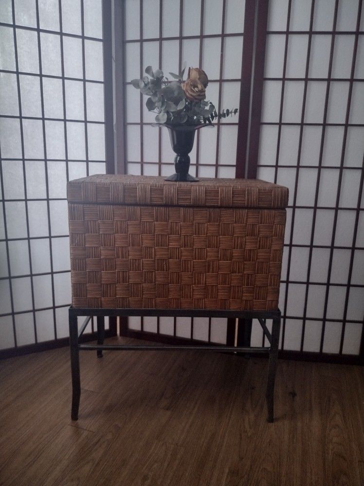 Vintage Crosshatched Wicker Reed Wrapped hinge Lidd