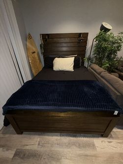 Queen Size Wood Bed