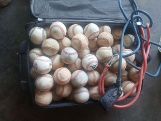 100 BASEBALL PRACTICE BALL and 2 Rubber bands for exercise