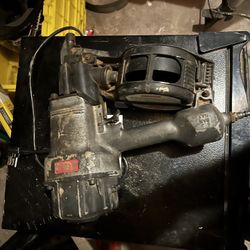 SENCO NAIL GUN