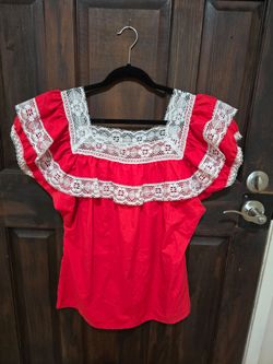 New womans size Large Mexican blouse  ( reseda ca91335)