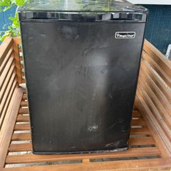 Magic Chef Mini Fridge & Freezer