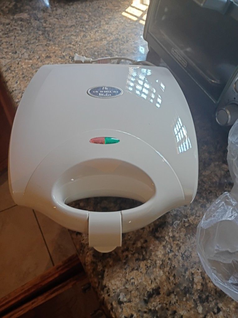 New Pie Maker By Bella