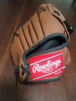 Baseball Glove Ages 5-7 Rawlings https://offerup.com/redirect/?o=QnJhbmQubmk=