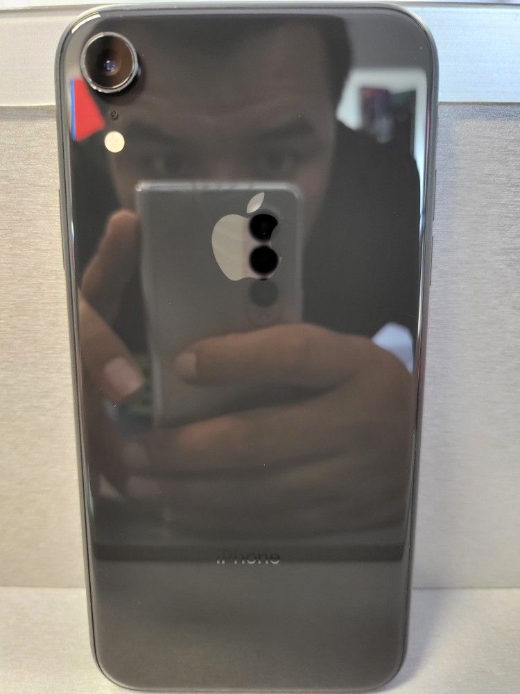 iPhone XR - UNLOCKED