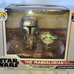 Funko Pop! TV Moments: Star Wars - The Mandalorian with The Child #390