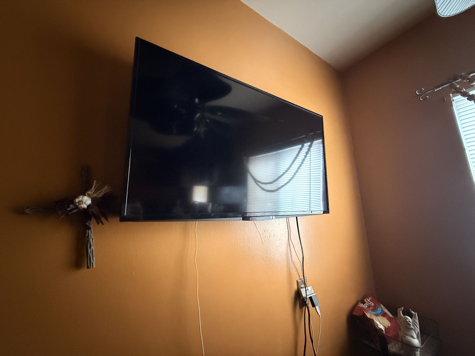 2 Signia Tvs 36 Inch