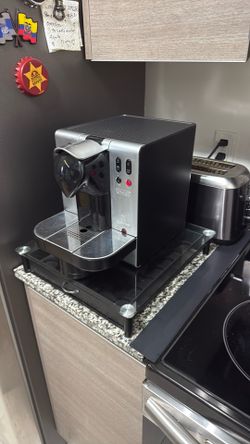 Nespresso De’Longhi Espresso Machine – Excelente Estado ☕️