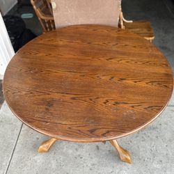 Oak table with 4 chairs, and leaf