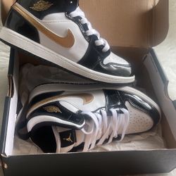 Air Jordan Black /  Gold - White,for Kids 