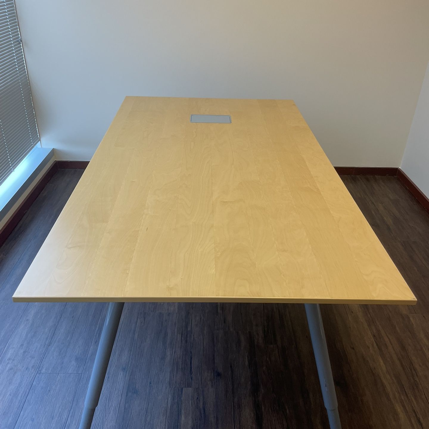 Reduced !! Large Table With Adjustable Legs 