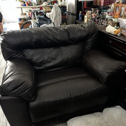 Reclining Couch In Perfect Condition