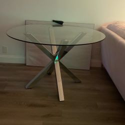 G lass Table 