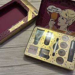 Benefit Makeup Gift set 