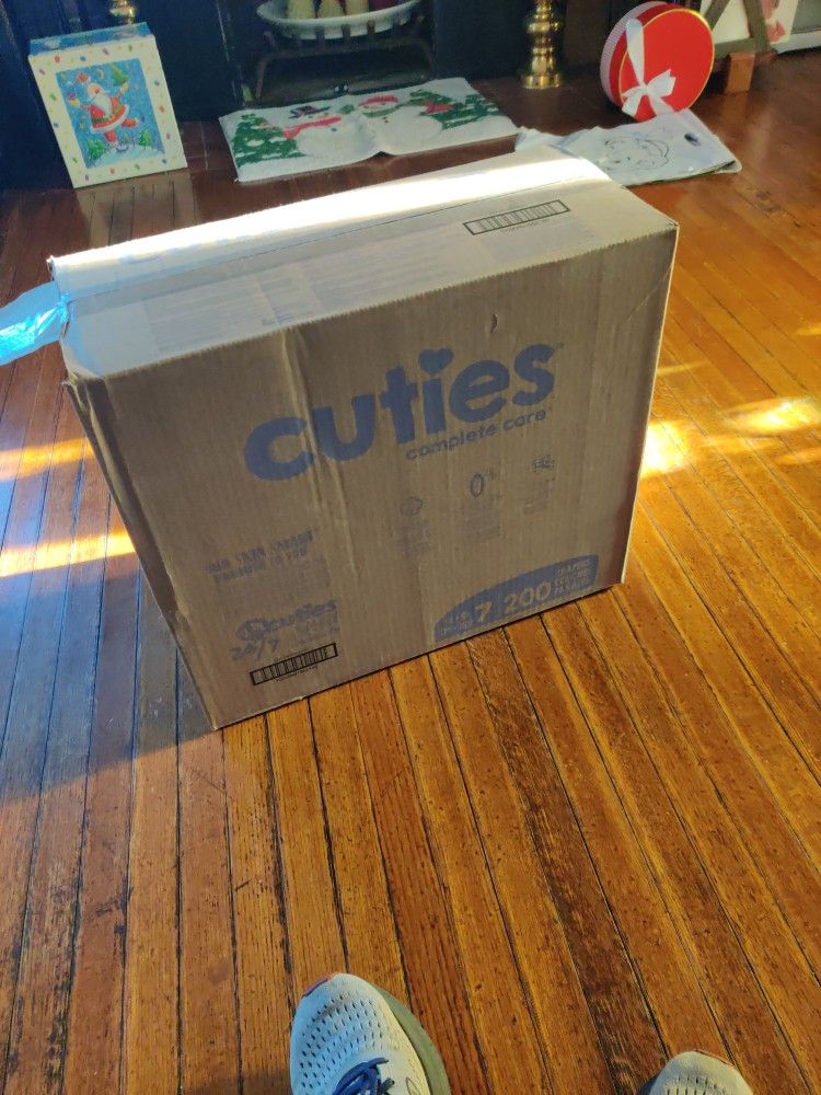 Cuties diapers size 7 count 200
