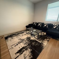 Rug & Coffee table