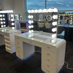 Brand New Extravagant Vanity Desk And Mirror Set 