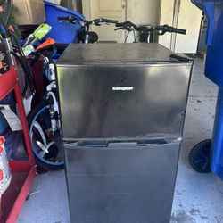 Small Fridge/freezer 