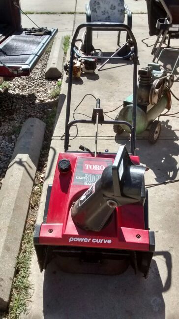 Toro ccr 3000e gts snow blower runs great