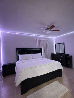 Modern LED Black Three Piece Queen Bedroom Set